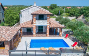 Stunning home in Ladevci w/ Outdoor swimming pool, Sauna and 4 Bedrooms